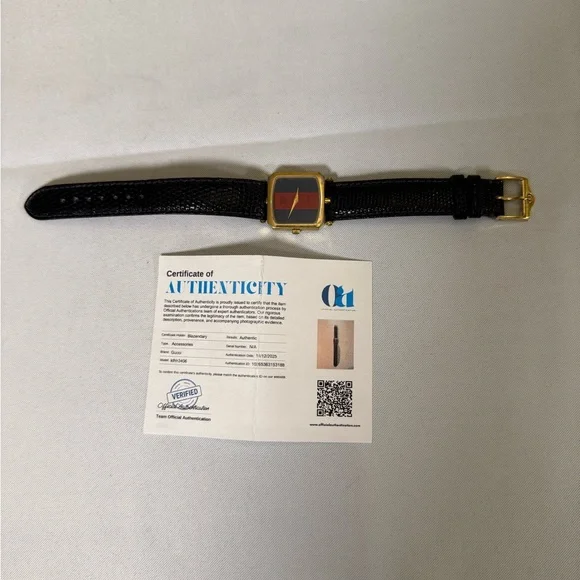 Gucci 3000M Vintage Stripe Dial Watch (Red/Navy) w/ COA & Two Straps - Picture 1 of 7